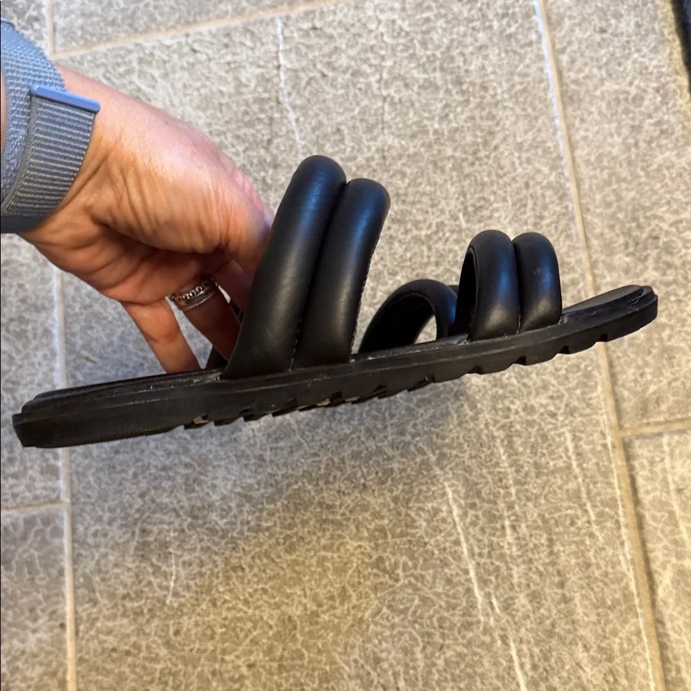 Sorel Black Sandals Sleek Minimalist Design - Picture 2 of 4